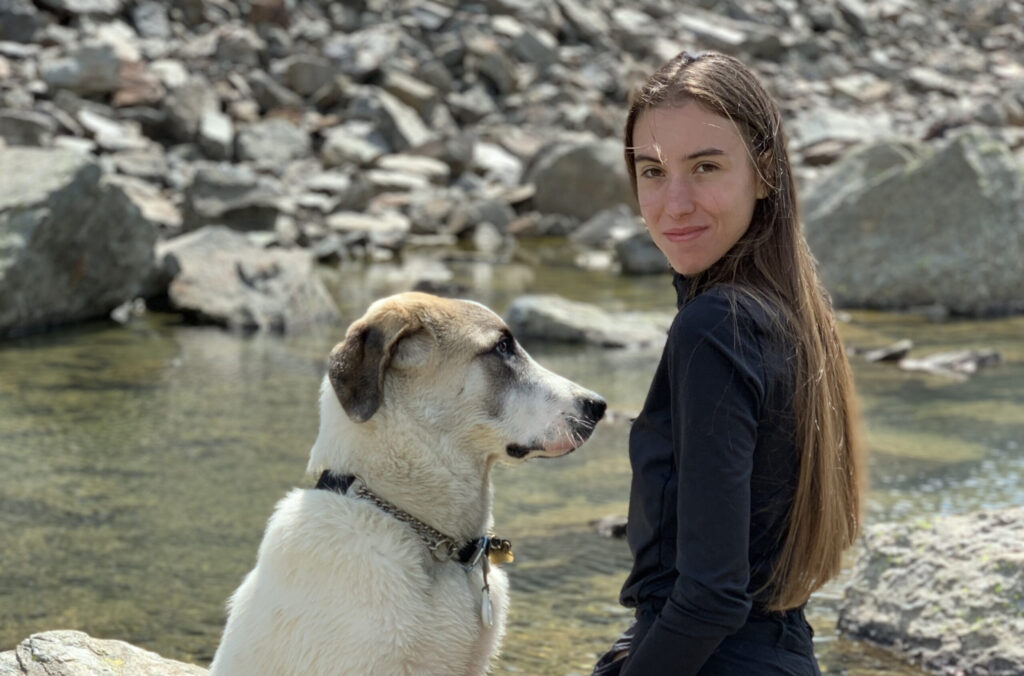 Cane e ragazza. Associazione P.E.T.S. asd